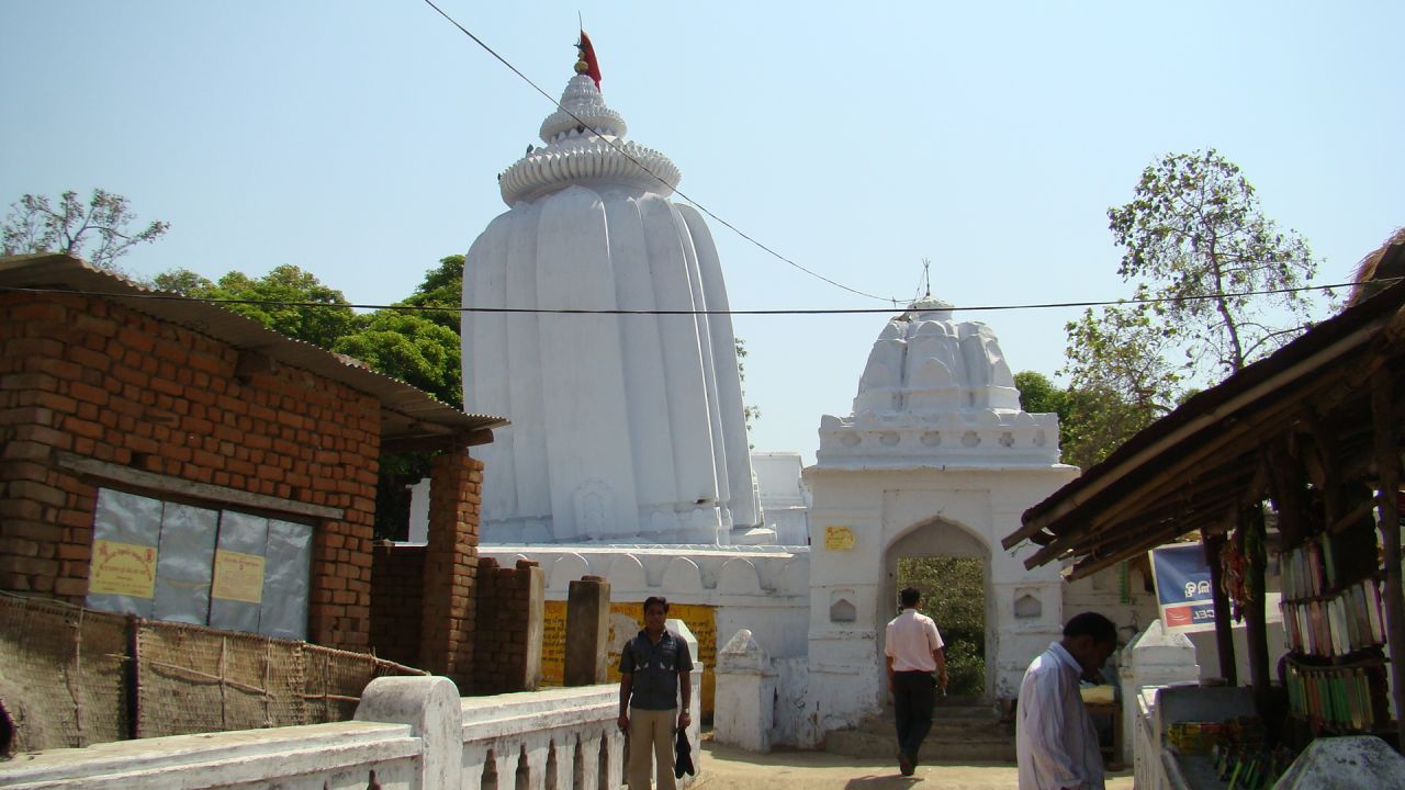 Dedicated to the Indian God Lord Shiva, the leaning temple of Huma is  thought to have been constructed between 1545 and 1560 and is part of a larger shrine, whose different parts lean to different sides. It is not known whether the temple's lean is intentional or a result of its soft riverside foundations. 