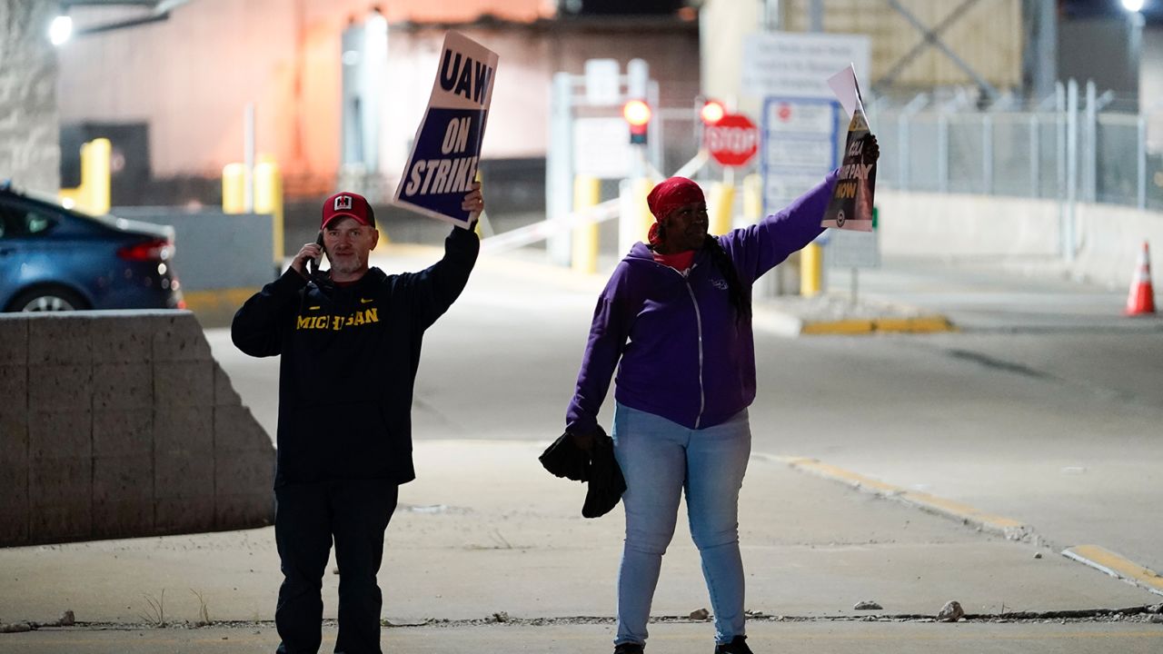 United Auto Workers members Bryan Horvath, left, Ann Hardy picket at Ford's Michigan Assembly Plant in Wayne, Mich., early Friday, Sept. 15, 2023. (AP Photo/Paul Sancya)