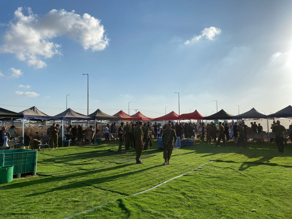 A makeshift food fair has been created by volunteers from across Israel for soldiers deployed in the area. 