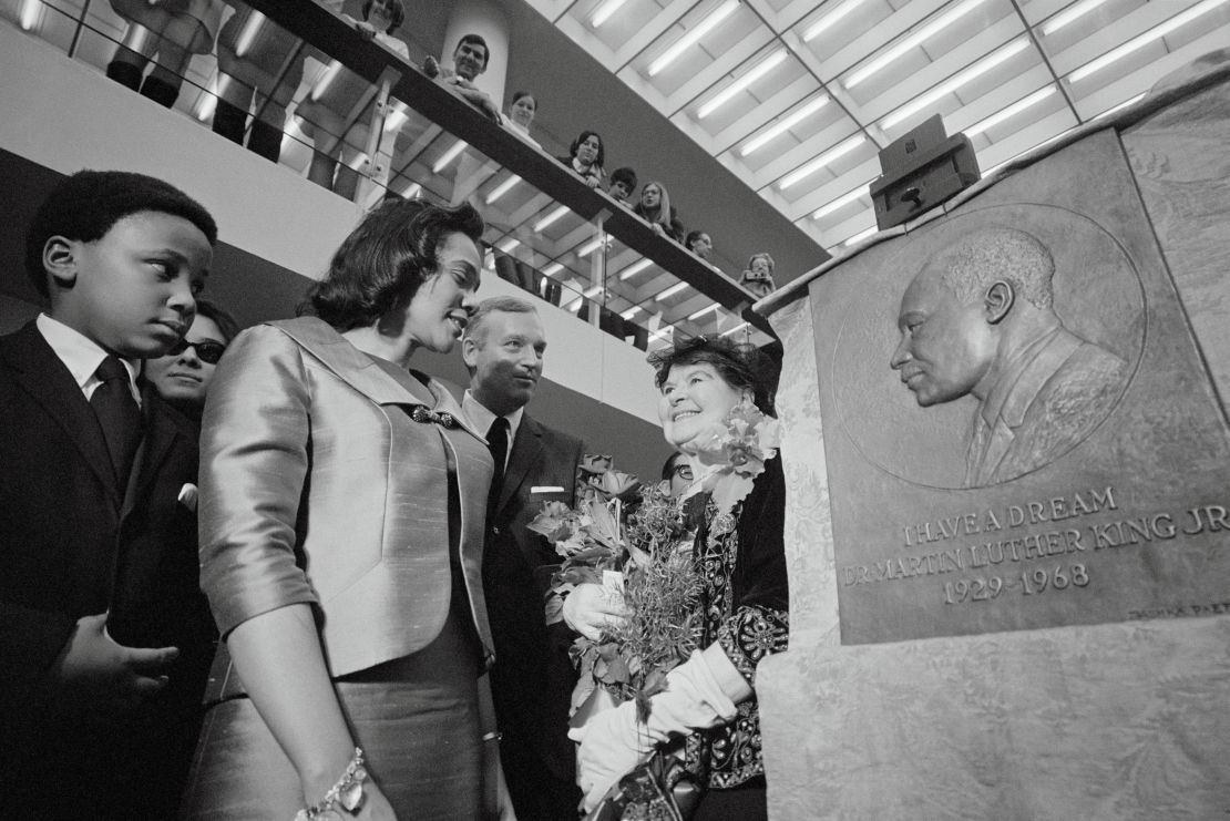 Coretta Scott King unveils a bas relief of her late husband at the Mugar Memorial Library on the Boston University campus.